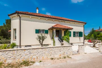 Modern Villa with Pool for 9 Guests in Šibenik