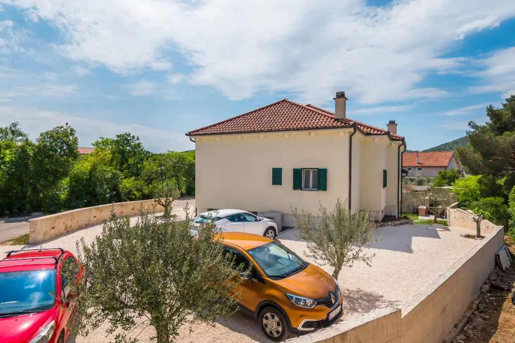 Modern Villa with Pool for 9 Guests in Šibenik