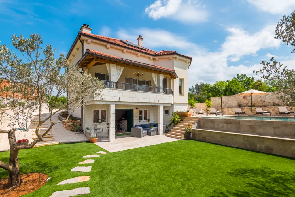 Modern Villa with Pool for 9 Guests in Šibenik