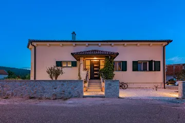 Modern Villa with Pool for 9 Guests in Šibenik