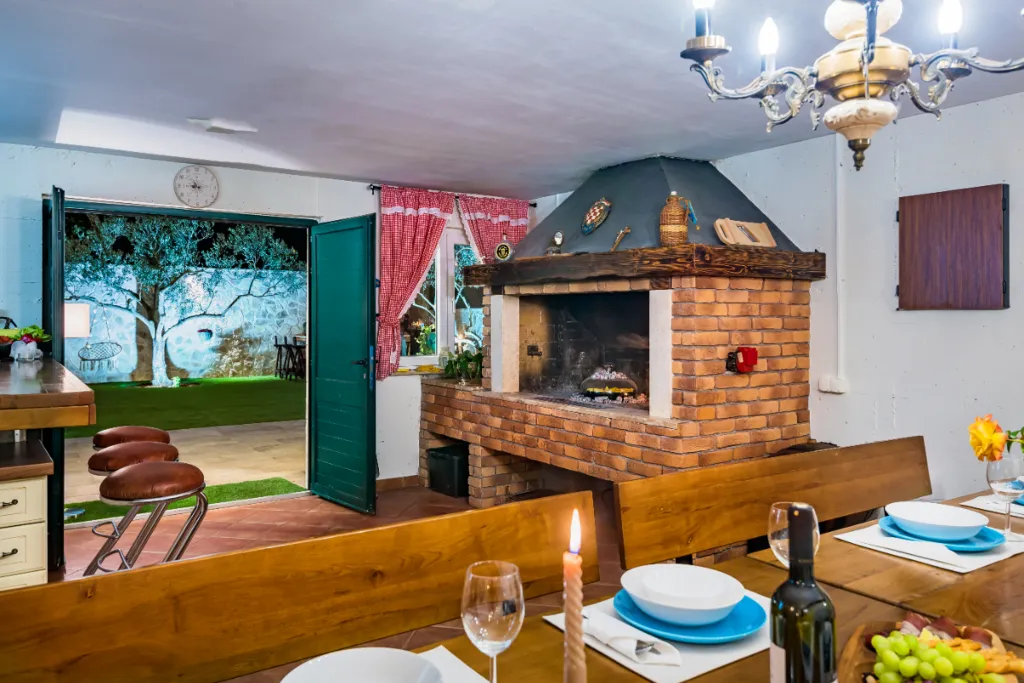 Modern Villa with Pool for 9 Guests in Šibenik