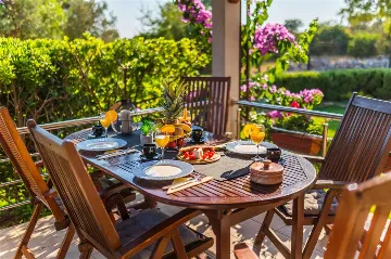 Holiday House for 6 in Rogoznica