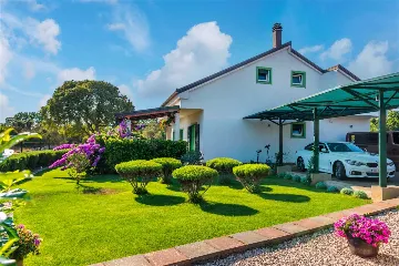 Holiday House for 6 in Rogoznica