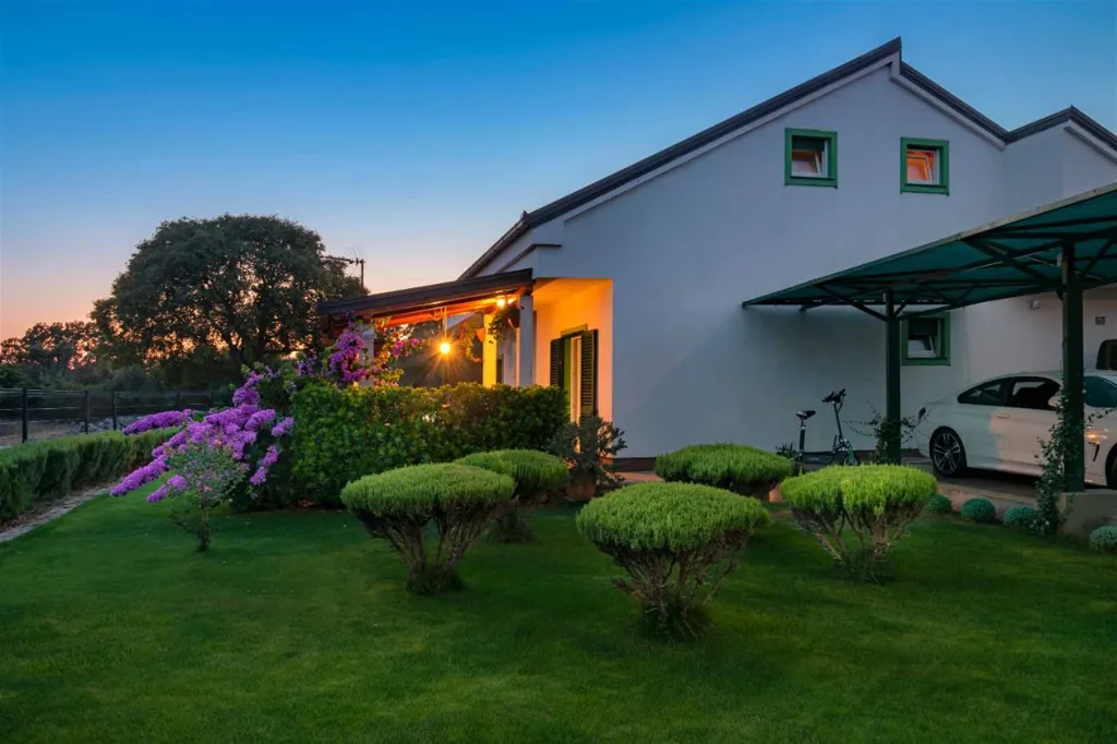 Holiday House for 6 in Rogoznica