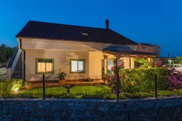 Holiday House for 6 in Rogoznica