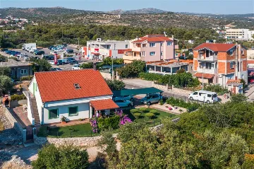 Holiday House for 6 in Rogoznica