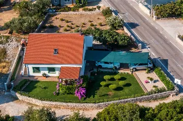 Holiday House for 6 in Rogoznica
