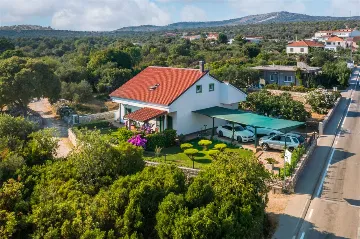 Holiday House for 6 in Rogoznica