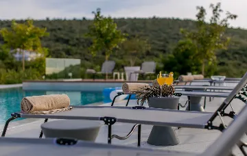 6-Bedroom Villa in Primošten for Up to 12 Guests