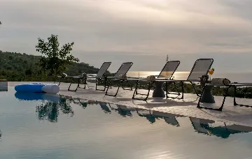 6-Bedroom Villa in Primošten for Up to 12 Guests