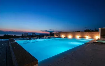 6-Bedroom Villa in Primošten for Up to 12 Guests