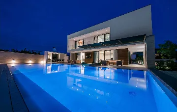 6-Bedroom Villa in Primošten for Up to 12 Guests