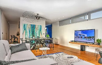 6-Bedroom Villa in Primošten for Up to 12 Guests