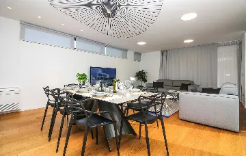 6-Bedroom Villa in Primošten for Up to 12 Guests