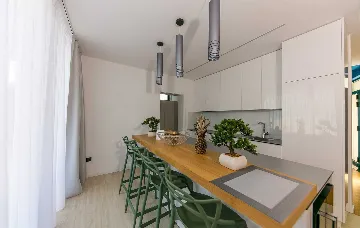 6-Bedroom Villa in Primošten for Up to 12 Guests