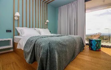 6-Bedroom Villa in Primošten for Up to 12 Guests