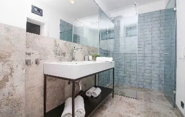 6-Bedroom Villa in Primošten for Up to 12 Guests