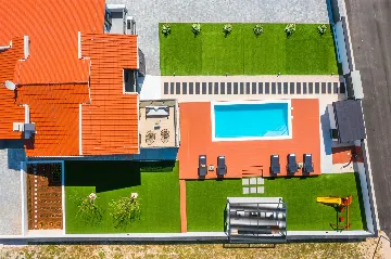 3-Bedroom Apartment in Skradin with Pool