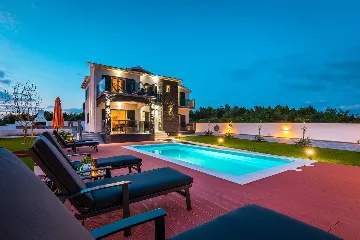 3-Bedroom Apartment in Skradin with Pool