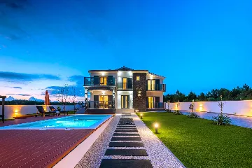 3-Bedroom Apartment in Skradin with Pool