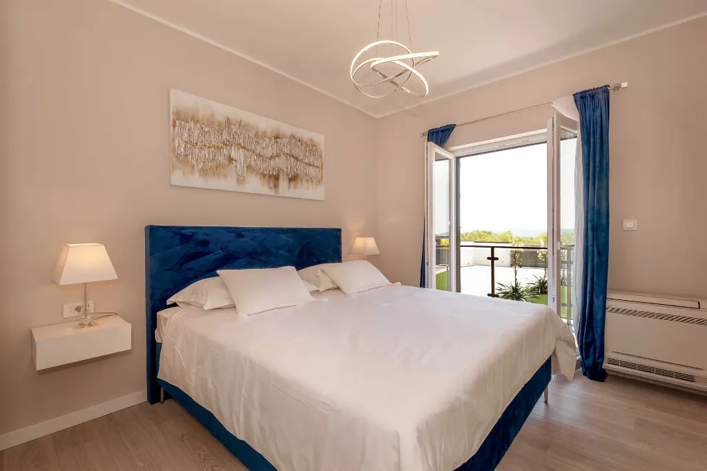 3-Bedroom Apartment in Skradin with Pool