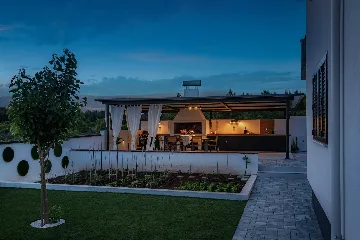 3-Bedroom Apartment in Skradin with Pool