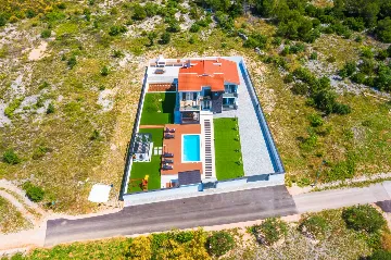 3-Bedroom Apartment in Skradin with Pool