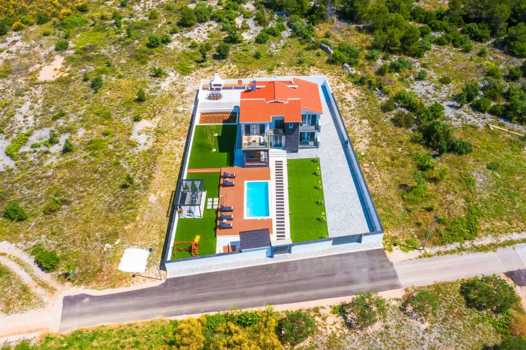 3-Bedroom Apartment in Skradin with Pool