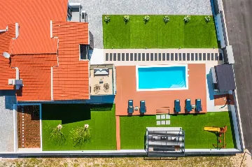 3-Bedroom Apartment in Skradin with Pool