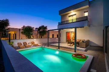 Villa for 6 Guests with Private Pool in Šibenik