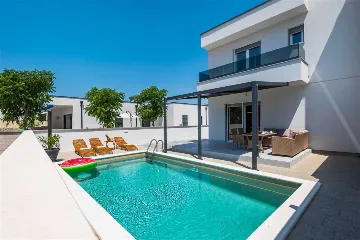 Villa for 6 Guests with Private Pool in Šibenik