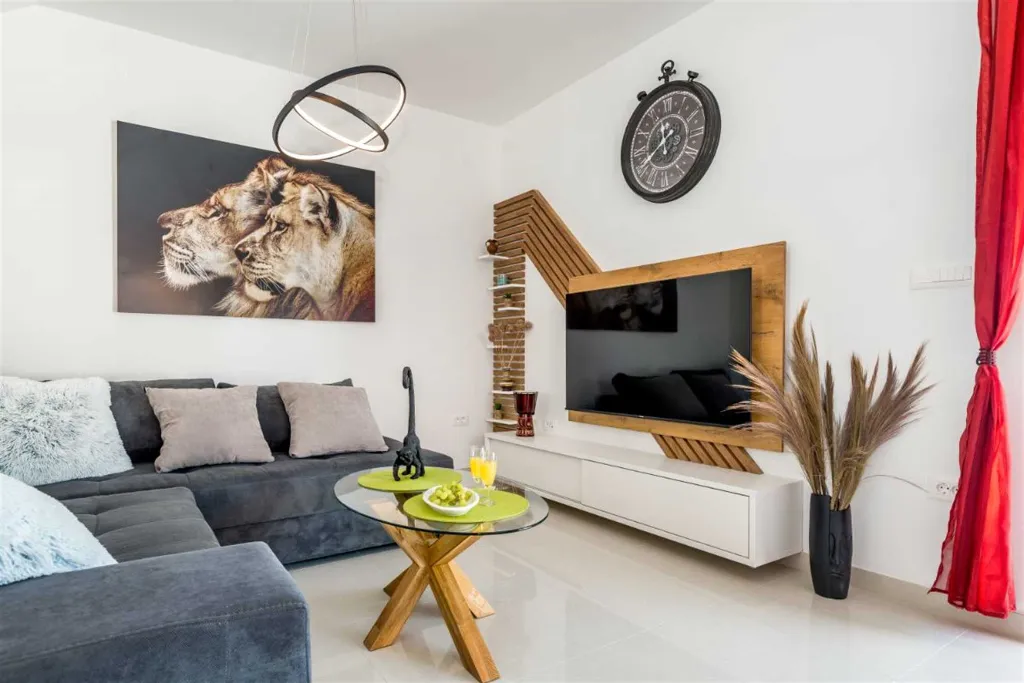 Villa for 6 Guests with Private Pool in Šibenik