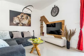 Villa for 6 Guests with Private Pool in Šibenik