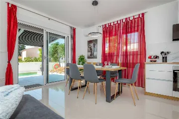 Villa for 6 Guests with Private Pool in Šibenik
