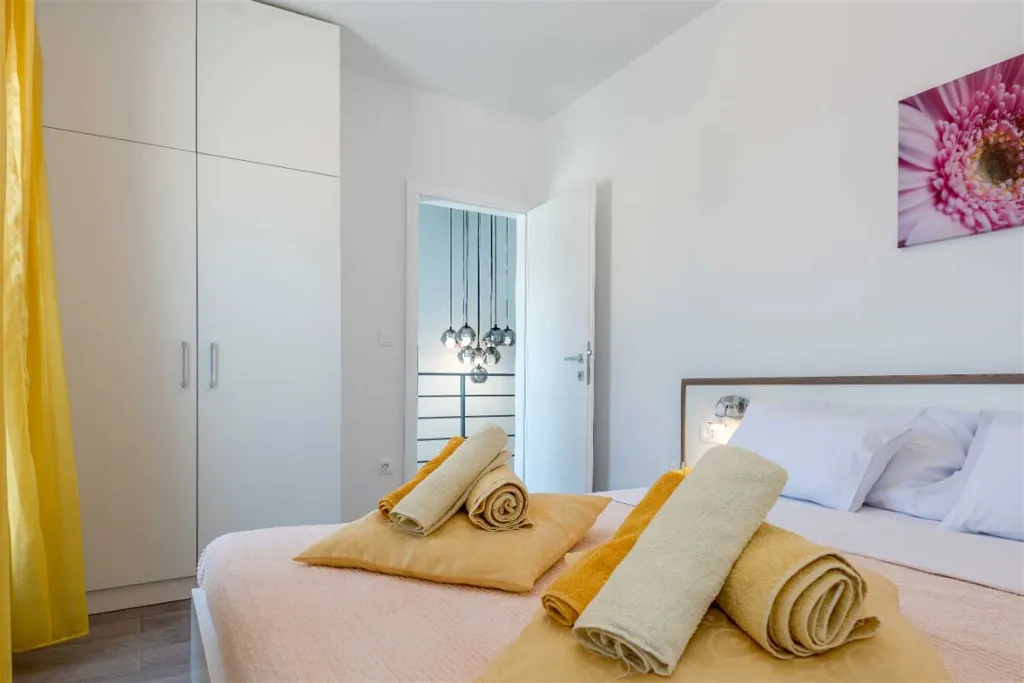 Villa for 6 Guests with Private Pool in Šibenik