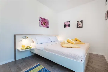 Villa for 6 Guests with Private Pool in Šibenik