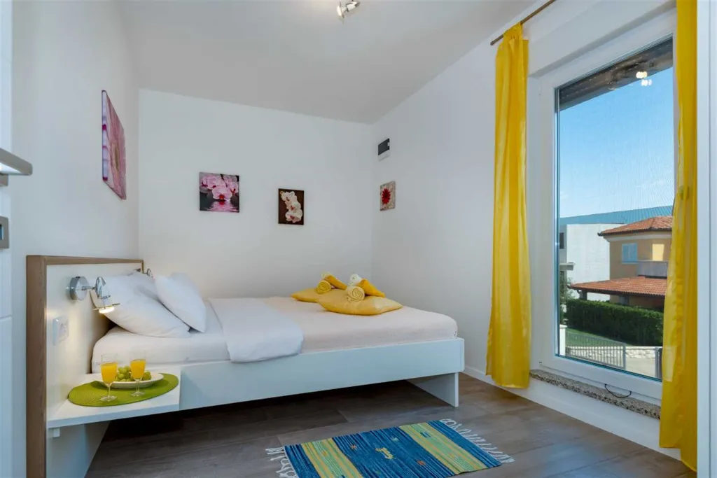 Villa for 6 Guests with Private Pool in Šibenik