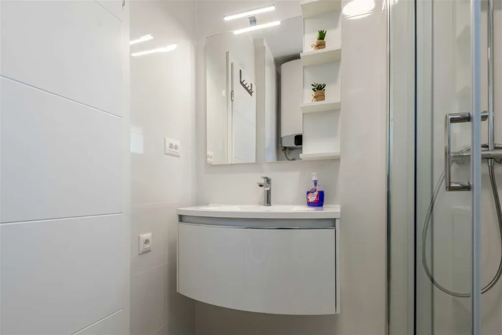 Villa for 6 Guests with Private Pool in Šibenik
