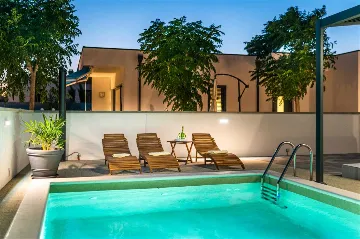 Villa for 6 Guests with Private Pool in Šibenik