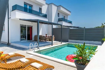 Villa for 6 Guests with Private Pool in Šibenik