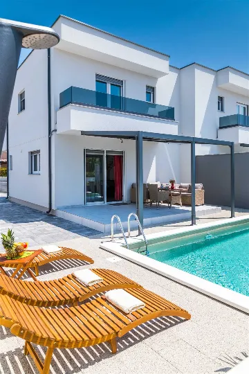 Villa for 6 Guests with Private Pool in Šibenik