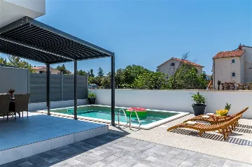 Villa for 6 Guests with Private Pool in Šibenik