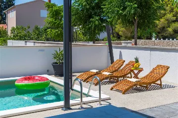 Villa for 6 Guests with Private Pool in Šibenik