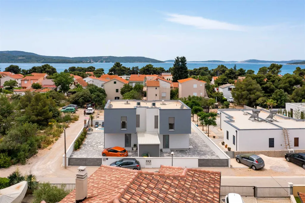 Villa for 6 Guests with Private Pool in Šibenik