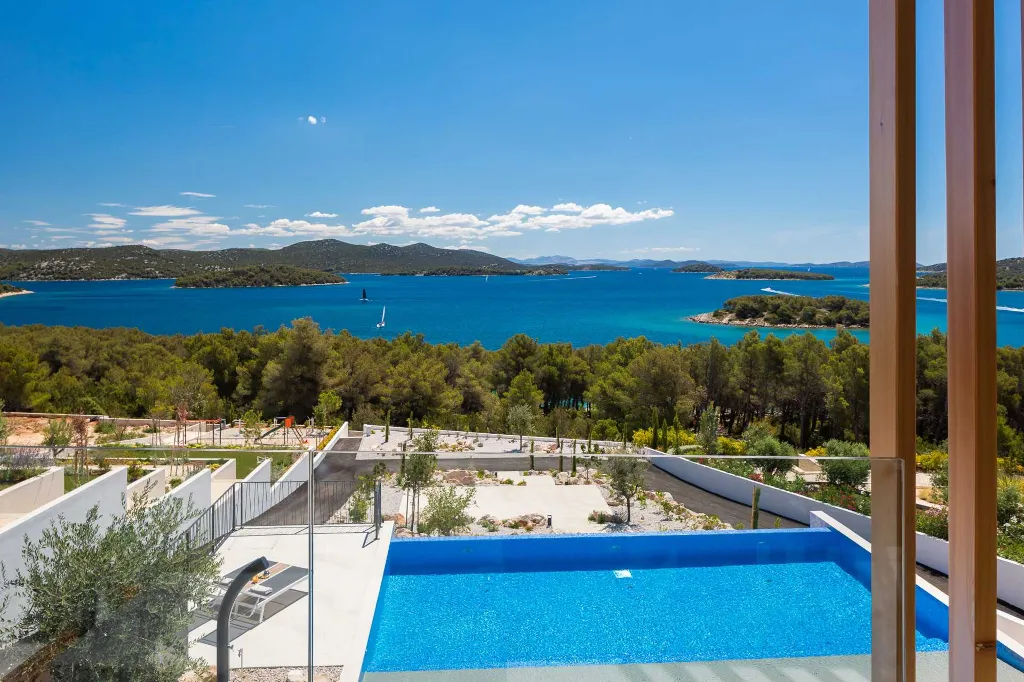 Villa with Pool and 5 Bedrooms in Jezera