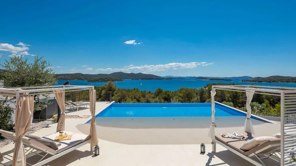 Villa with Pool and 5 Bedrooms in Jezera