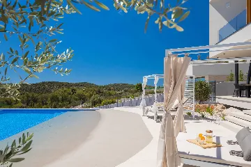 Villa with Pool and 5 Bedrooms in Jezera