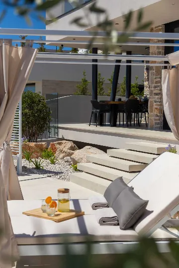 Villa with Pool and 5 Bedrooms in Jezera