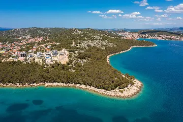 Villa with Pool and 5 Bedrooms in Jezera