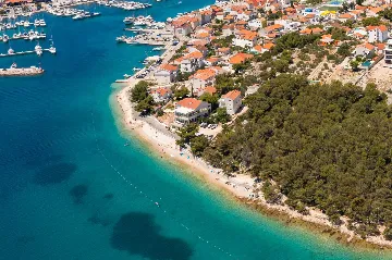 Villa with Pool and 5 Bedrooms in Jezera